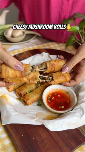 New style spring rolls😍 Cheesy mushroom rolld recipe #cheesesnacks #mushroomrecipe