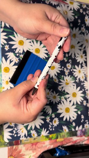 Applying UV DTF pen wrap on a pen. #penwrap #uvdtf