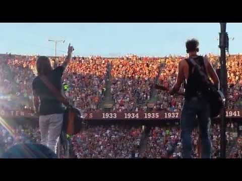 "Dirt" - Florida Georgia Line LIVE!