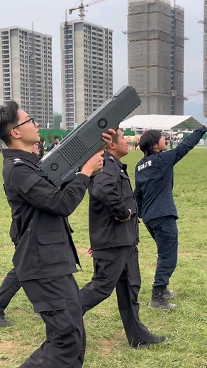 283K views · 10K reactions | Police demonstrate an incredible piece of technology: a drone gun designed to take down unwanted drones in a non-destructive way. With just one press, the device jams the signals, forcing the drone to land safely. This cutting-edge tool offers a new level of control, ensuring the skies remain secure while minimizing damage to the drone itself. Amazing technology at work! | Asian Technology | Facebook