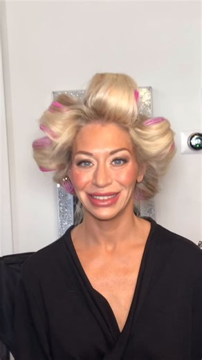 Utah Makeup Artist Kiki West on Instagram: "🚩 MAKEUP ARTIST RED FLAGS (BRIDAL EDITION) 🚩 Blowing on lashes. Dirty brushes. Rushing a bride. Ignoring trial notes. Getting defensive instead of adjusting. Heavy contour “because it photographs better.” Chaotic energy on a calm day. If any of this feels normal to you… it shouldn’t. Your wedding makeup isn’t a practice run, a trend test, or a rush job. It’s a once-in-a-lifetime service and should be treated like one. Clean. Calm. Professional. That’