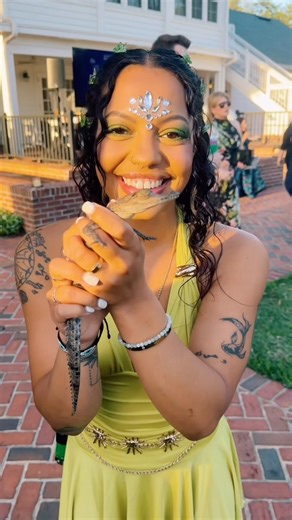 What happens when Gators & Crocs crash a Soirée? #gatorland #crocs #gators