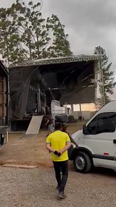 3.4M views · 7.5K reactions | Momento em que a estrutura da arena de shows da Frinape cede à força do vento no final da tarde deste sábado (12). | Rádio Cultura e Jornal Boa Vista | Facebook