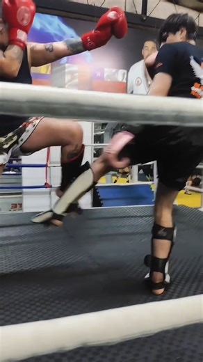 Amb chile formando artistas marciales y competidores desde 1977 Gran Maestro fundador Marcos Beltrán T. Kick boxing k-1 clase 20:30 a 22:00 Anímate y ven a una clase de prueba gratis Av viel #1246 Santiago centro metro parque O'Higgins Todos los días y horarios Formativo competitivo #kickboxing #kickboxingsantiago #kickboxingkids #kickboxingworkout #sanmiguelsantiago #thaiboxing #ambchile #kickboxingtraining #muaythai #personalizados | Academia Master Beltran (AMB) | Facebook