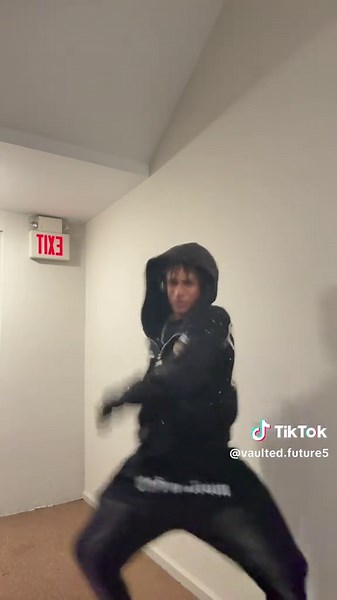 BabyFuture2humpy (@vaulted.future5)’s videos with original sound - Iconik 🎹