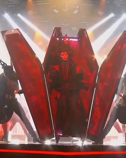 Anastacia on Masked Singer Australia - sing: Live and let Die. #halloween #anastacia #maskedsinger #maskedsingerusa #liveandletdie