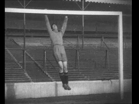 Sportshots No. 10 - Dixie Dean (1933)