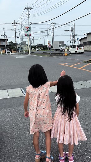 かっこいいトラックの世界と子供たち