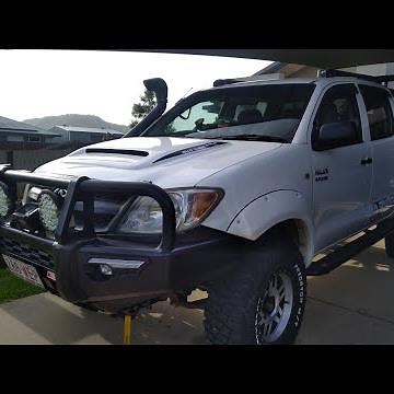 N70 Hilux, 79 series bonnet scoop.