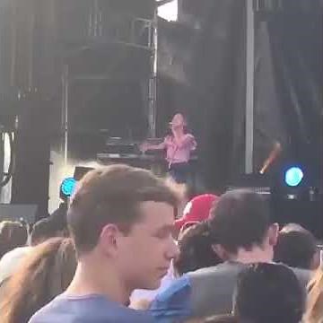 Angélina chante "Roule" à Abbeville ( 29/06/19)