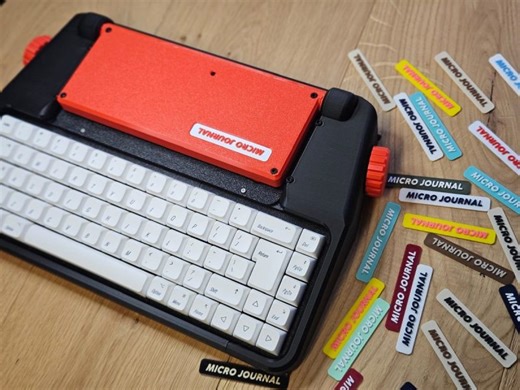 Micro Journal Rev.2.1 is a distraction-free writerDeck with a full-sized keyboard and flip-up display - Liliputing
