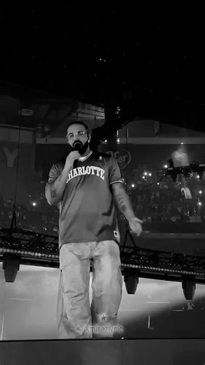 Lyrical Mira on Instagram: "Drake (Live) 📌📌 🎧: Marvin's Room 📌📌 📽️:@theomady Follow @mirazlyric For More #drake"