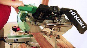 NEW 255mm (10") 36v Compound Mitre Saw from HiKoki (C3610DRA) HiKOKI (Formerly Hitachi) have released this big 255mm Compound mitre saw(C3610DRA) on their Multivolt battery and its great. Plenty of power for the big sticks that need cutting and surprising efficiency. A great job site and workshop saw for all jobs. (This saw is from Hikoki Power Tools Australia and Metabo HPT in the USA.) Skin only https://sydneytools.com.au/product/hikoki-c3610drah4z-36v-liion-cordless-brushless-multivolt-255mm-