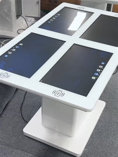 21.5-inch Four-screen touch screen table Key Features: ✅24/7 IPS commercial display ✅Pacp touch ✅Waterproof LCD glass ✅1920*1080 resolution ✅Wireless phone charger ✅Android / Windows System Options ✅Flexible Customization: Optional NFC, RFID, and QR code scanner integrations depending on application needs 📍 Application Scenarios Restaurants & cafés (self-ordering / digital menus) Retail stores (product browsing, membership services) Gaming tables & entertainment venues Education & training envi