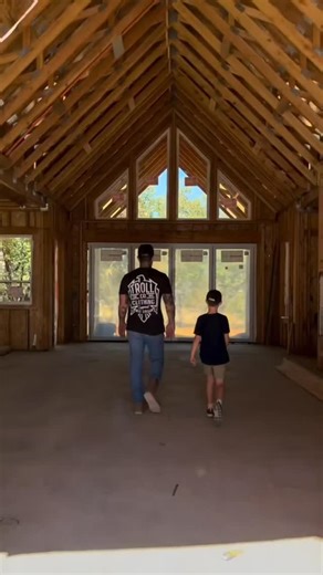 Meet the Chamberlin Door 💪 Built for California’s Future of Energy Efficiency Designed to meet Title 24 standards, the Chamberlin Door delivers the perfect balance of performance and aesthetics. With thermally broken aluminum, dual-pane Low-E glass, and precision-engineered seals, it keeps your home cooler in the summer, warmer in the winter, and your energy bills lower year-round. Enjoy seamless indoor-outdoor living without compromising efficiency or comfort. Whether it’s new construction or 