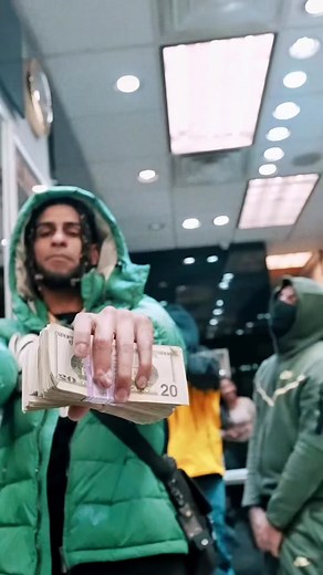 YOVNGCHIMI (@yovngchimi)’s video of Yovngchimi