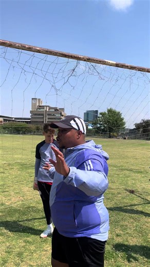 It’s not just about making the save… it’s about understanding the movement before the save even happens 🧤 Coach and the keepers in goal breaking it down… timing, angles and how to get there quicker. Once you understand the movement, the saves start to look easy!