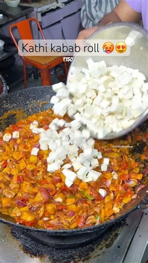 Kathi kabab roll😍#youtubeshorts#ytshorts#shorts#shortsviral#rolls#recipe#food#streetfood#youtube