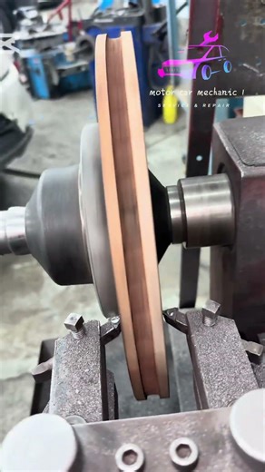 Dodge challenger front brake disk service #automobile #brakesystem #hondacars#mechanic #brakecleaner