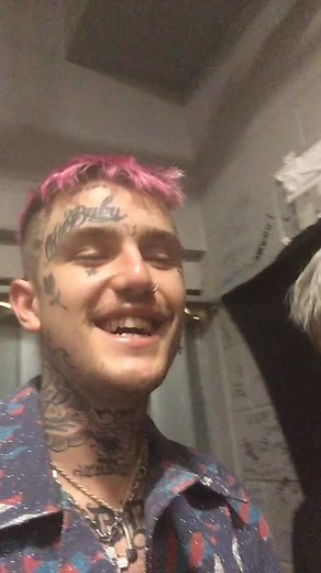 ☆ʟɪʟ ᴘᴇᴇᴘ ғᴀɴᴘᴀɢᴇ☆ | peep and @bexeyswan vibin to one of @chxpo’s songs backstage at the O2 academy islington in london | on september 26, 2017 | Instagram