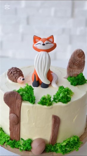 NEW VIDEO ALERT – How to Make a Fondant Fox Looking for a way to add a magical touch to your next children’s cake? In today’s tutorial, I’ll show you step by step how to create this adorable fondant fox – elegant, sweet, and surprisingly easy to make, even if you’re not a sculpting pro! Whether you're a cake business owner or just love decorating cakes, this video will help you: ✔️ Learn simple techniques for perfect proportions ✔️ Save time with clear, easy-to-follow instructions ✔️ Add a charm