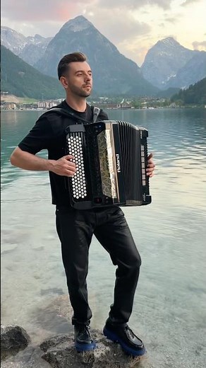 Historia de un Amor ❤️ Romantic Accordion Cover in the Alps 🏔️