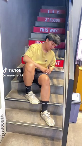 Diskon Vans Old Skool di Outlet Pondok Labu