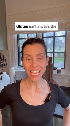 Ever wonder why gluten affects people differently? 🍞 In this quick breakdown, I explain the differences between gluten sensitivity, wheat allergy, and celiac disease. Know your body and choose the right care!Follow me for more health insights and tips that help you live better!#GlutenFacts #HealthTips #CeliacDisease #WheatAllergy #GlutenSensitivity #NutritionMatters #Wellness #HealthyLiving #FollowForMore #HealthEducation | Alessia Roehnelt
