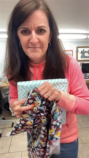 1.2K views | Here is a quick and easy tutorial on how to make a Halloween trick-or-treat bag. This can come together in under 15 minutes with fat quarters! It’s a super inexpensive project that anyone can make! Drop a comment for the link to my favorite sewing tool! . #sewing #beginnersewing #sewingtutorial #trickortreat #sewingtipsandtricks | Jordan's Gems - Unique Handmade Gifts | Facebook