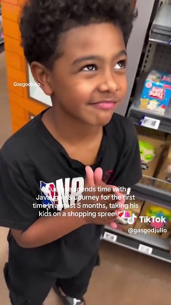 Blueface spends time with Javaughn & Journey for the first time in almost 5 months, taking his kids on a shopping spree ❤️‍🩹🛍️ #blueface #jaidynalexxis