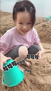 幼稚妈妈和傻白甜女儿一起吃土… #人类幼崽越养越上头 #宝妈记录生活日常 #萌娃日常 #母女日常 #亲子日常
