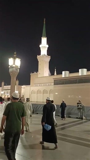 Walking to Isha Prayer at Masjid Nabawi | Peaceful Night in Madinah Before Salah