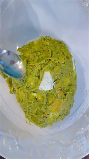 How to Make a Guac + Cheese “Face” Dip (Quick Tutorial)