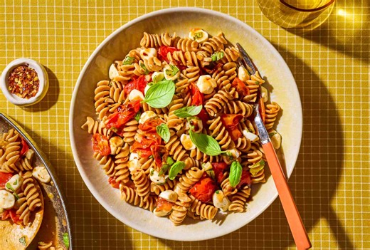 Melting Cherry Tomato & Mozzarella Pasta