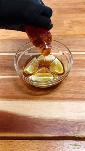Did you know that mixing honey with lime or lemon can create a natural remedy capable of reducing blurry vision in just a few days? 👁️