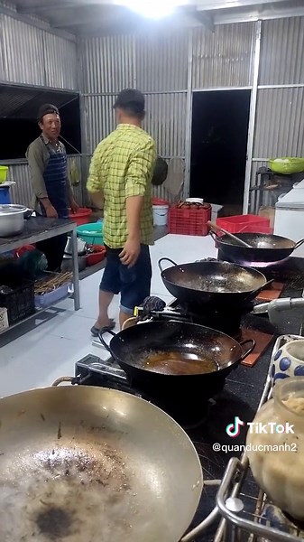 Cooking Saucy Dishes in a Commercial Kitchen