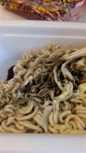 明星 一平ちゃん 関西風 夜店の焼そば お好み焼ソース味 もっちり中太麺 ＃ショート