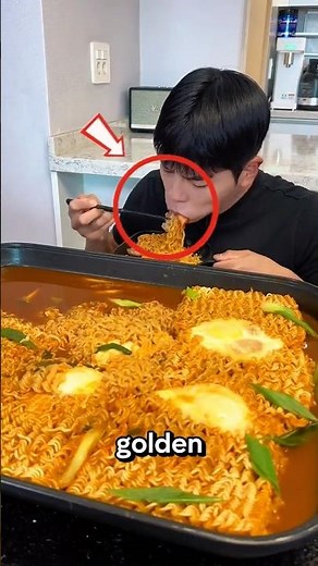 I Put Instant Noodles Under a Microscope. Then I Saw This 😳 #shorts #shortsfeed