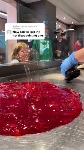 These candy bubbles are so fun! #candy #lollies #food #art #satisfying #oddlysatisfying | Sticky
