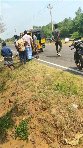 বাইক আর অটোতে accident 😱 #youtubeshorts #skating #roadskating #accident #viralvideo