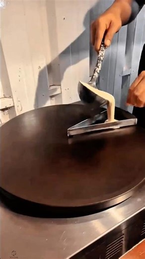 Triangle Scraper work tool for leveling crepes batter #worktool