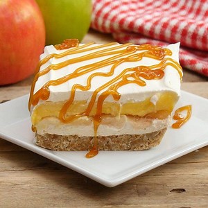 Caramel Apple Lasagna is the best kind of lasagna! | Cooking Panda
