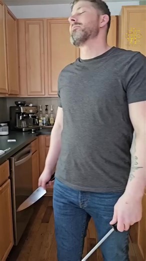 A sharp knife isn’t magic — it’s maintenance. Here’s how to use your honing rod like a pro. ⚙️🔪 . . . #HoningRod #KnifeSharpening #KnifeMaintenance #ChefKnife #SharpKnives #Dwelluxe #CookingTips #KitchenTools #KnifeCare #ChefEssentials #CookingSkills #ProChefTips #KitchenHack #KnifeLovers #CookingTutorial #HomeChef #CookingSmart #SharpAndReady #KnifeKnowledge #DwelluxeKnives | Dwelluxe