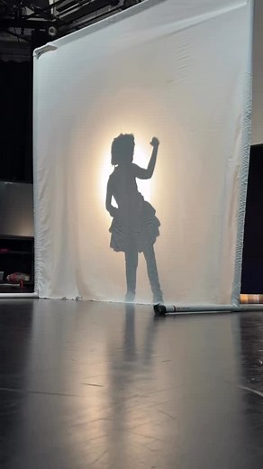 Turning science + light into ART. Only at an art school do shadows become part of the lesson  #gilbert_academy #headandshouldersabovetherest #CCSDMagnetSchools #weareccsd #ccsdmagnet #ccsd @magnetschoolsofamerica Reposted from @gilbert_academy | CCSD Magnet Schools Department | Facebook