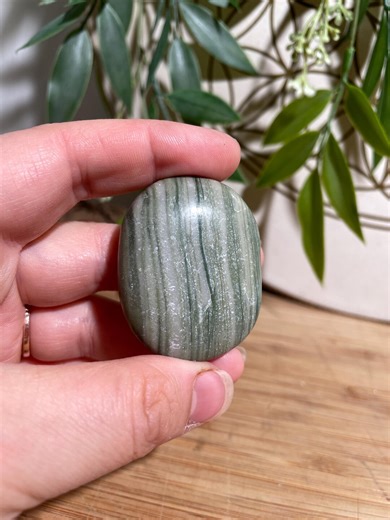 Serpentine Palm Stone | Small Green Crystal for Stress Relief and Balance - Etsy