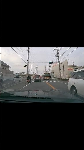 すり抜けようとしたバイクが #ドライブレコーダー #ドラレコ #事故 #危険運転 #交通事故 #車載動画