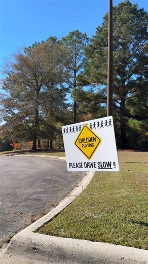 Helping neighborhoods keep playtime safe one sign at a time! ⚠️ #promo #promomob #printing #yardsign #kiddos #caution | PromoMob