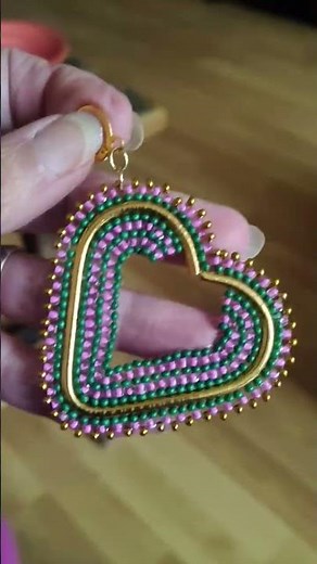 boucles d'oreilles cœur en perles de rocaille 🙏💖 bead heart earring ✨✨✨