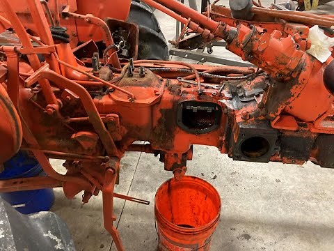 Allis Chalmers WD Hydraulic Pump and Rear Differential Inspection Part 14
