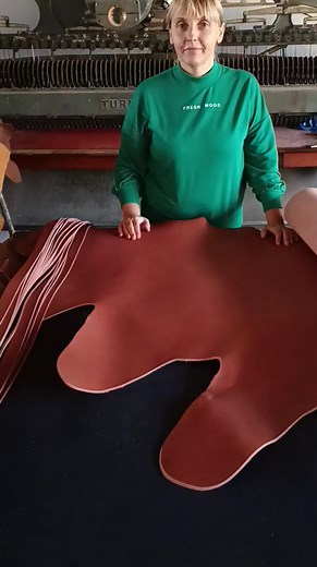 19K views · 376 reactions | Растително Дъбен бланк канати цвят уиски!!! Фабрична доставка!Перфектно качество!!! Дебелина 2.8-3.0 мм!Цена 114 лв с ДДС! Разходна норма при рязане на колани: Кожа 1.94 м2 - 22 колана с ширина 3 см и дължина от 180 до 200 см!!! | BeneKoja.bg | Facebook